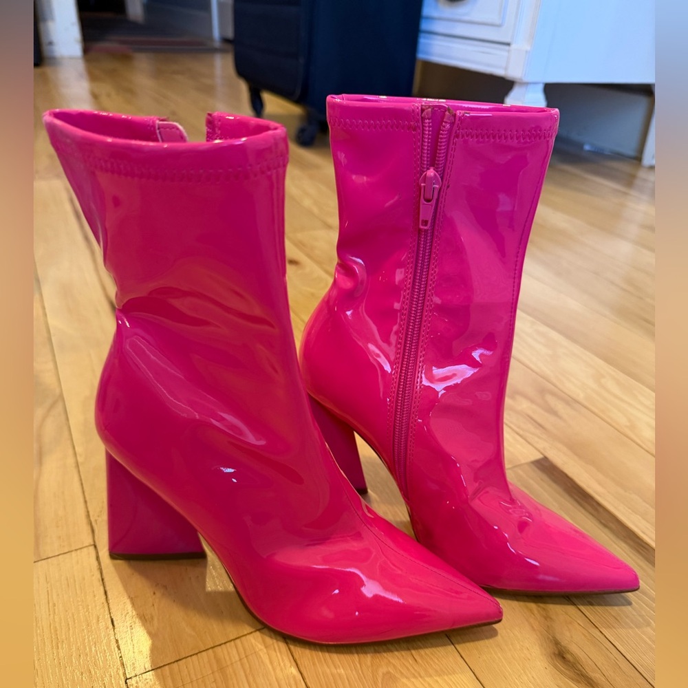 Steve Madden Ticker boot - hot pink! Size 6.5